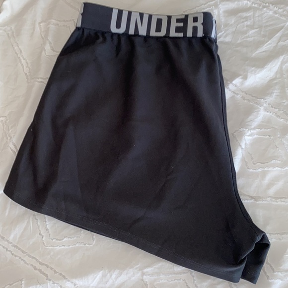 UA shorts - Picture 3 of 4